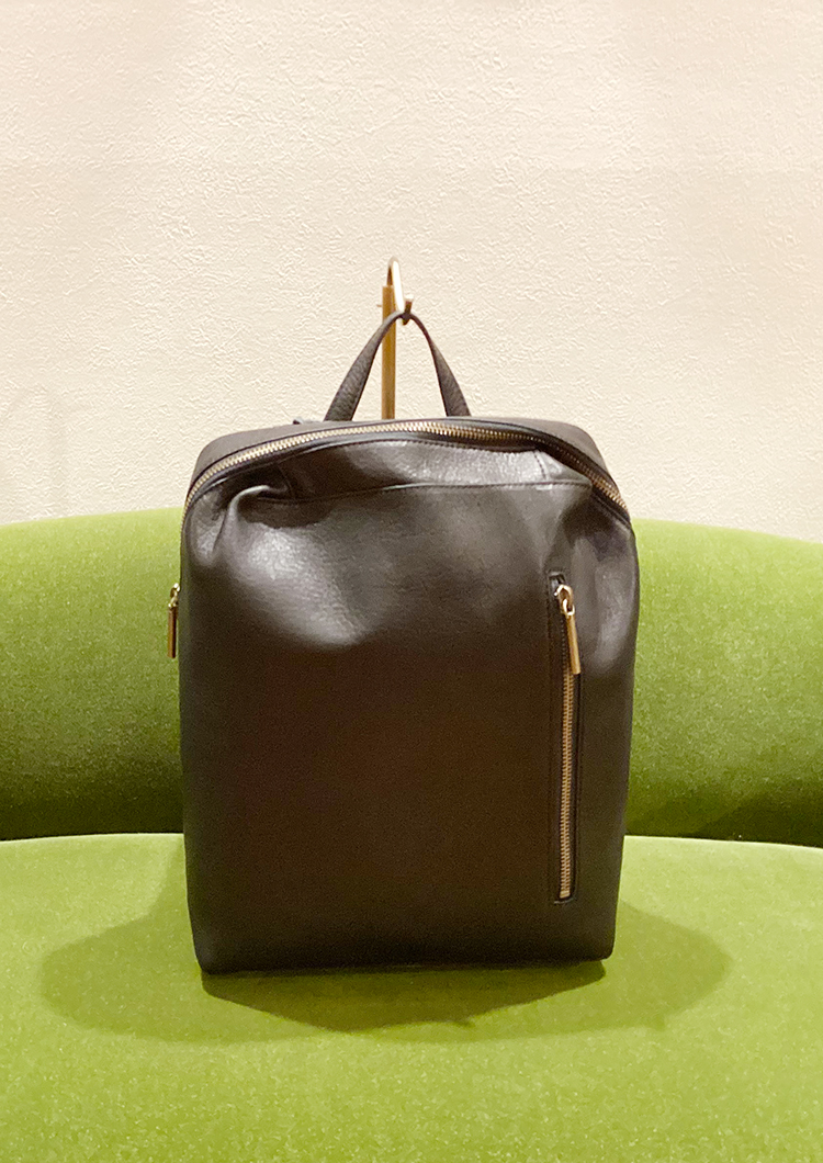 美品　POMTATA ハミルトンエッセンス　ショルダーバック　レザー　黒　がま口 美品 POMTATA ハミルトンエッセンス ショルダーバック レザー 黒